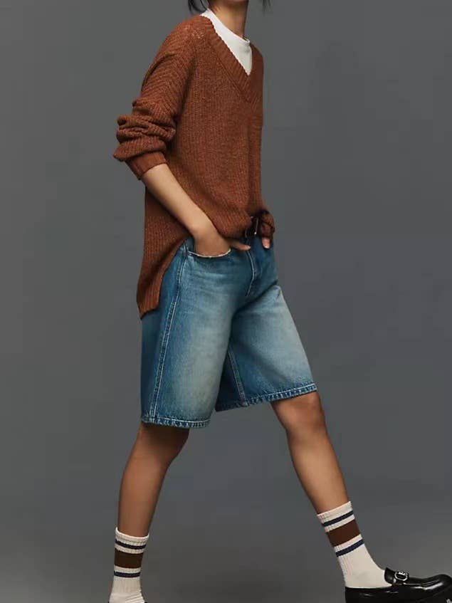 Laid-back long-sleeved V-neck knitted sweater