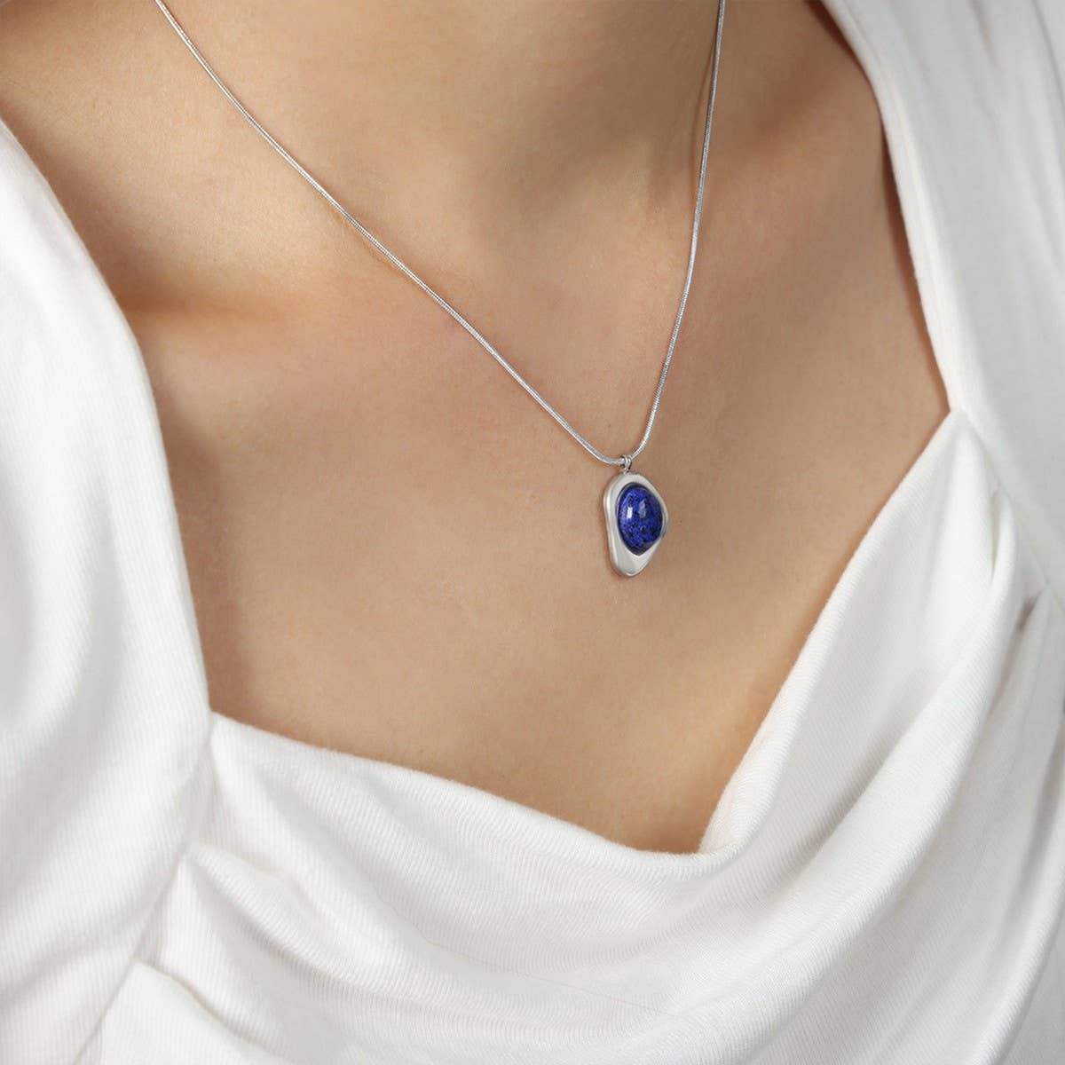 INLAID SAPPHIRE PENDANT NECKLACE JEWELRY