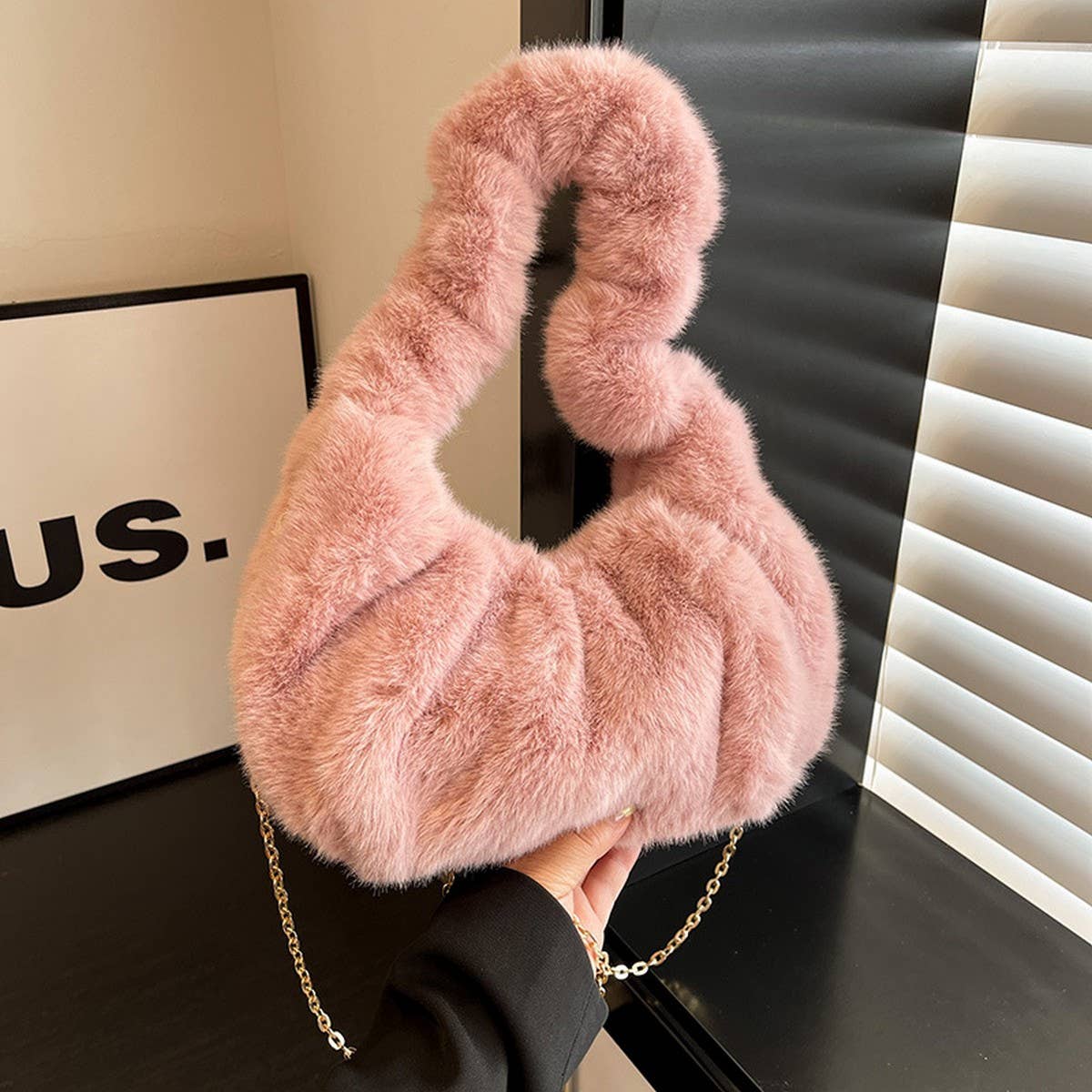 WINTER PLEATED DUMPLING BAG ONE-SHOULDER PLUSH BAG_CWAB3944