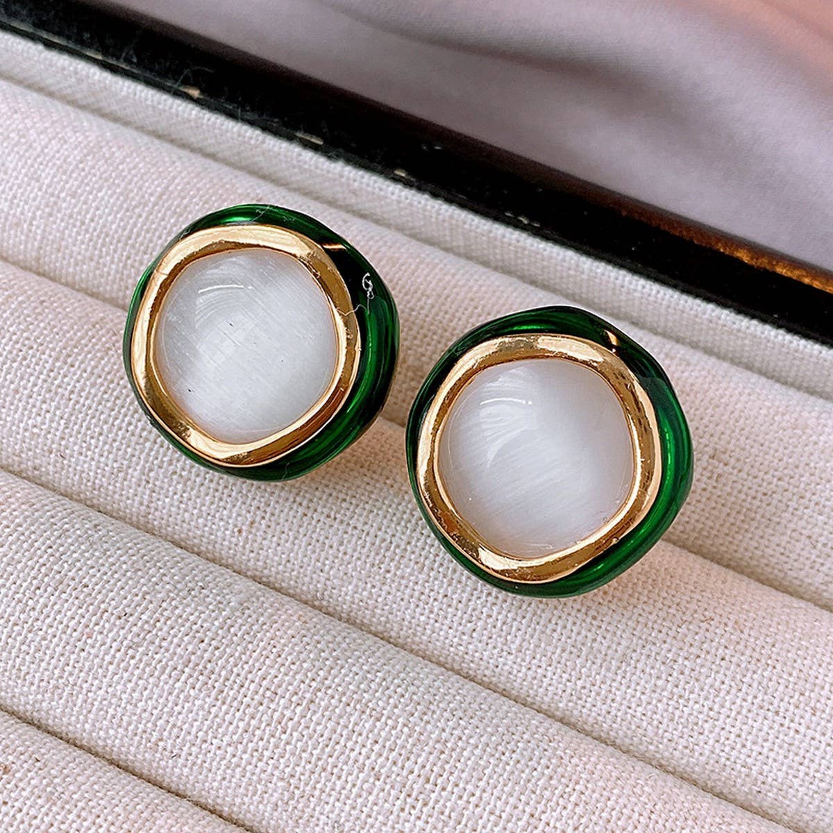 ROUND NICHE TEMPERAMENT EARRINGS