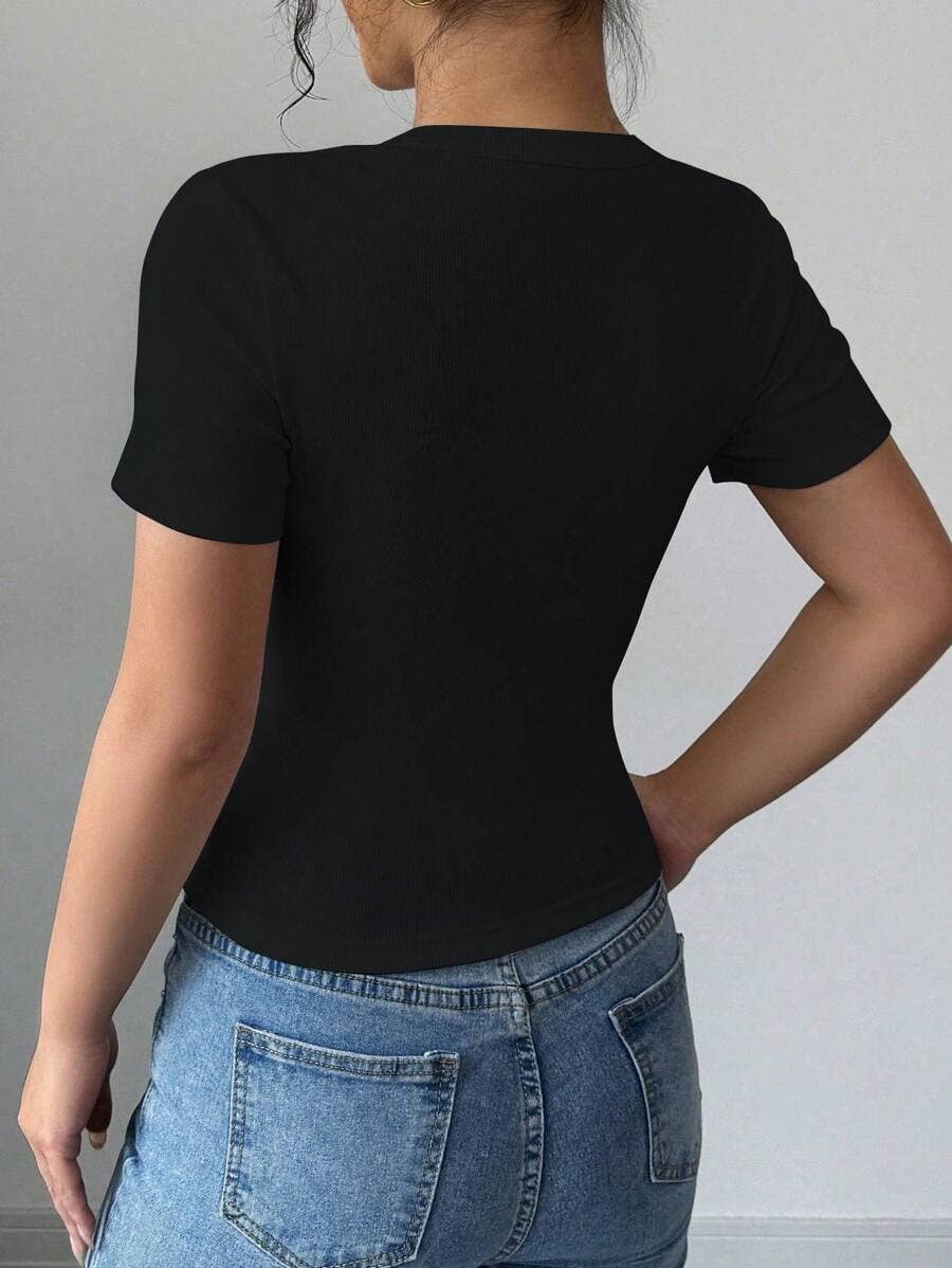 Slim, round collar, short sleeve, slit T-shirt