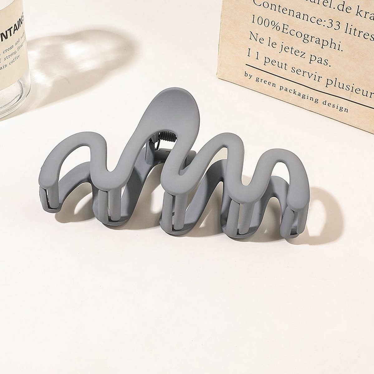 Big wavy hair clips, perfect for winter and fall_CWAHA0397