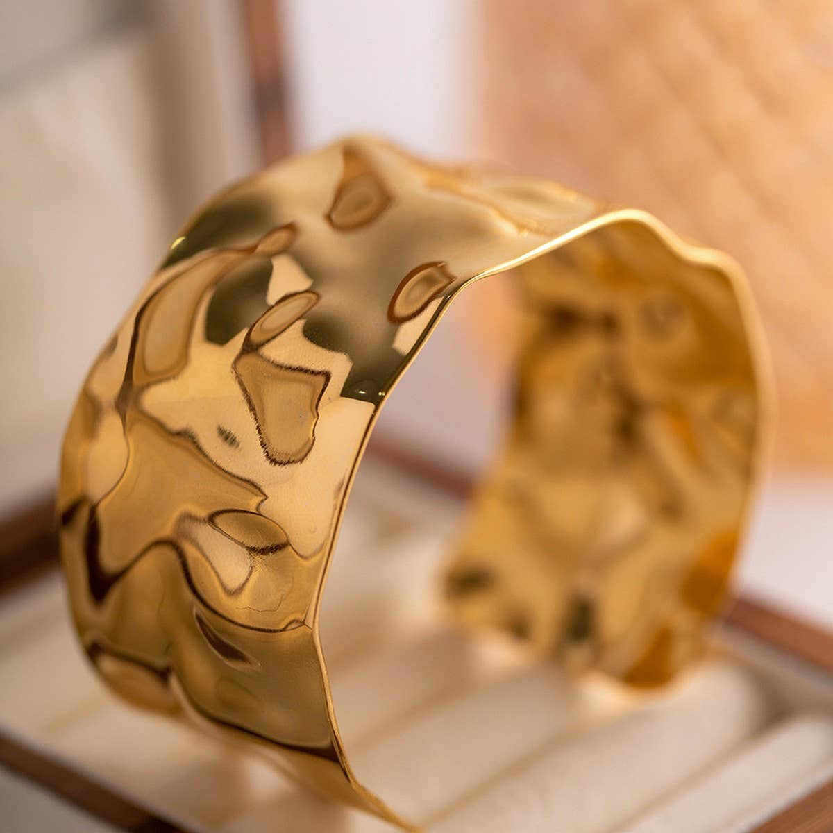 Bold Hammered Wide Cuff in Stainless Steel_CWAJE4629