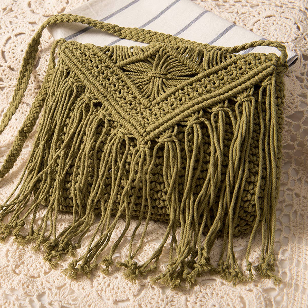 SIMPLE TASSEL CROSSBODY STRAW BAG_CWAB2035