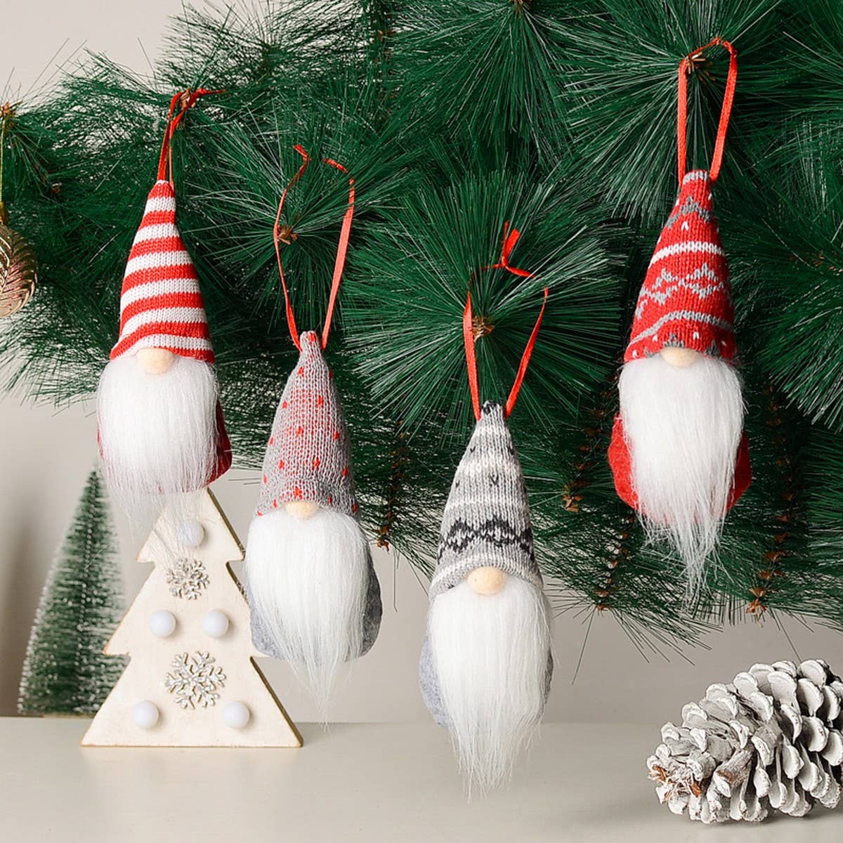 CHRISTMAS DECORATIONS CHRISTMAS TREE ORNAMENTS