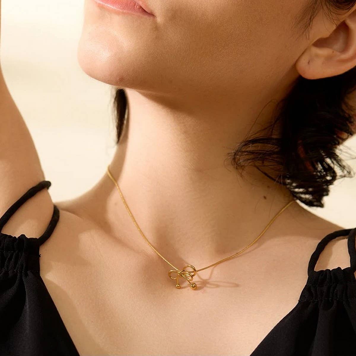 FASHIONABLE GOLDEN BOW NECKLACE FOR WOMEN