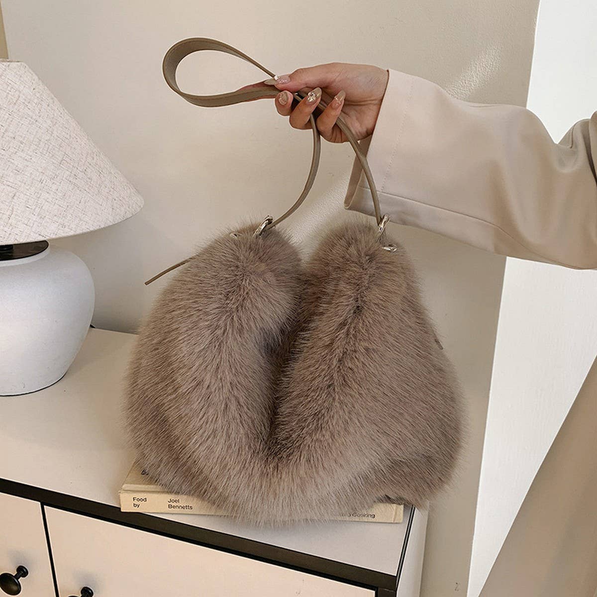 WINTER FAUX FOX FUR ONE SHOULDER FASHION PLUSH BAG_CWAB4009