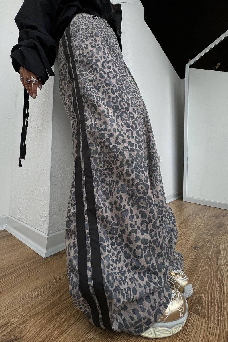 CWBLP1736_LEOPARD PRINT RETRO SIDE STRIPE WIDE-LEG PANTS