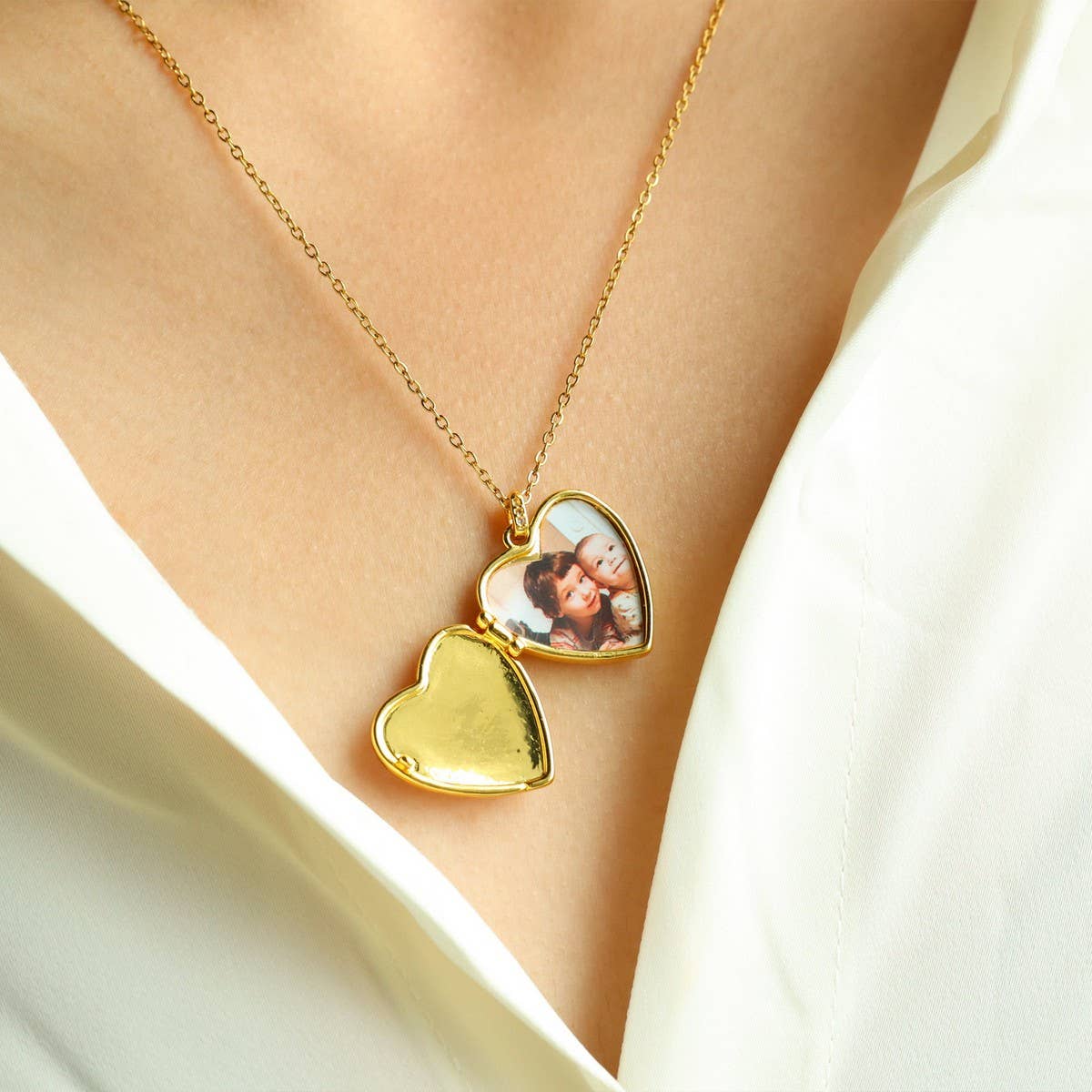 Design Love Locket Pendant Necklace
