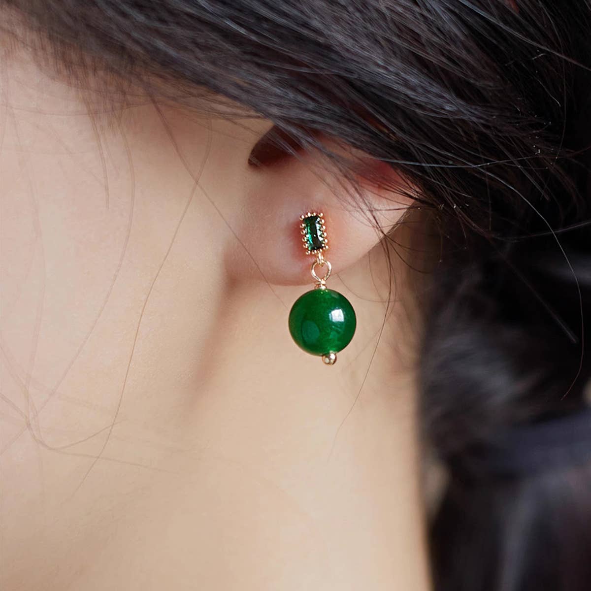 Simple elegant light luxury retro stud earrings