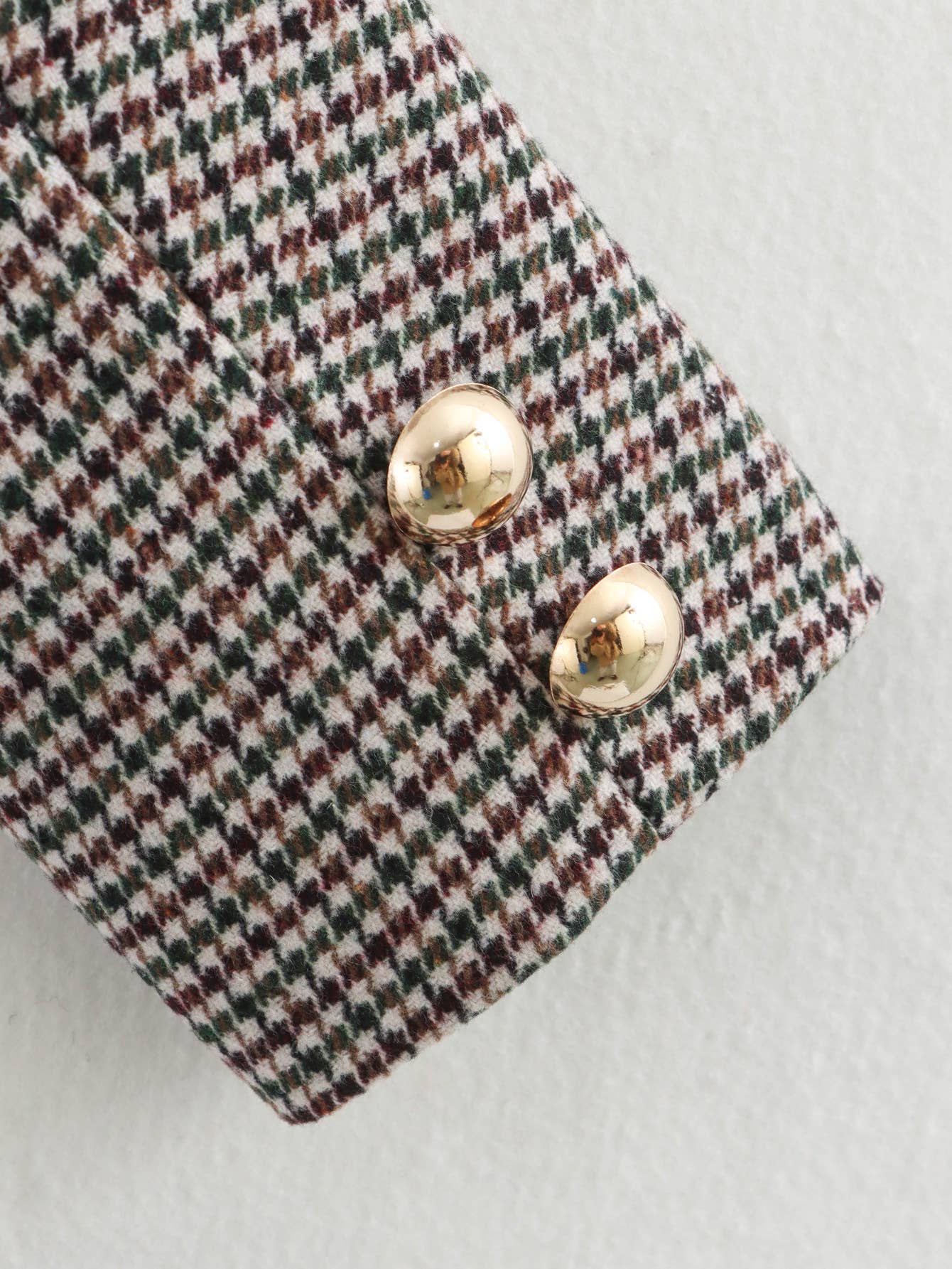 Fashionable checkered button-down coat