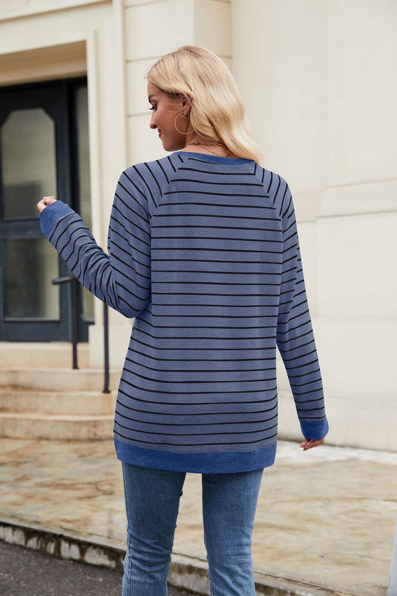 Striped round-neck long-sleeved pocket T-shirt