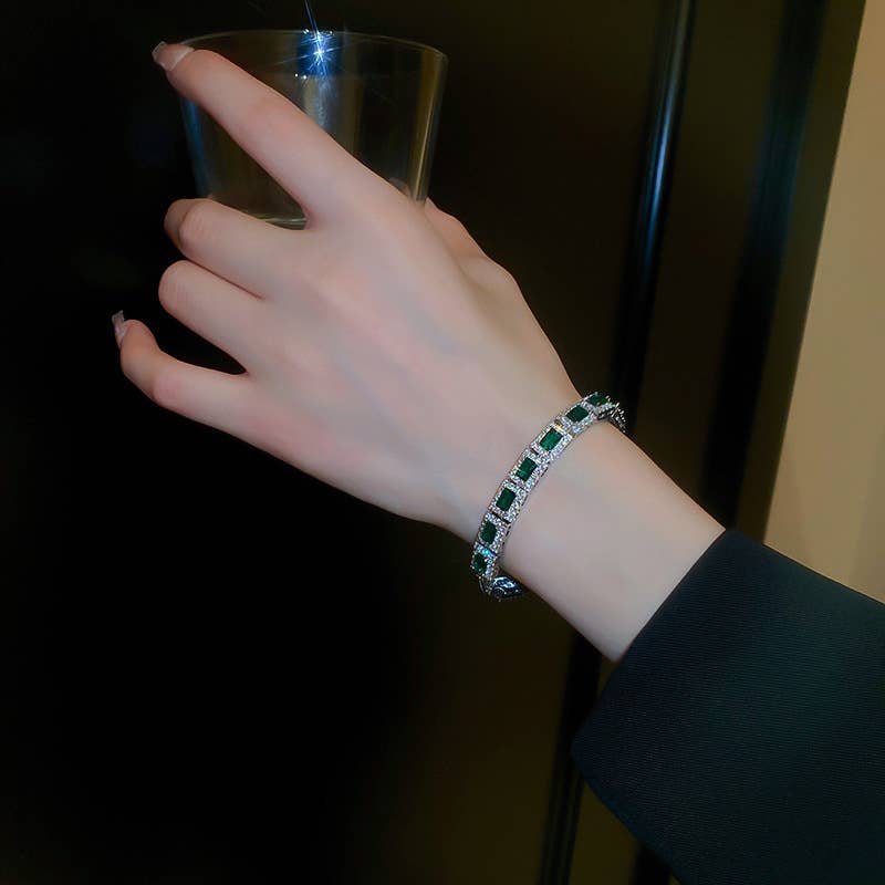 Luxurious heart-shaped zircon bracelet