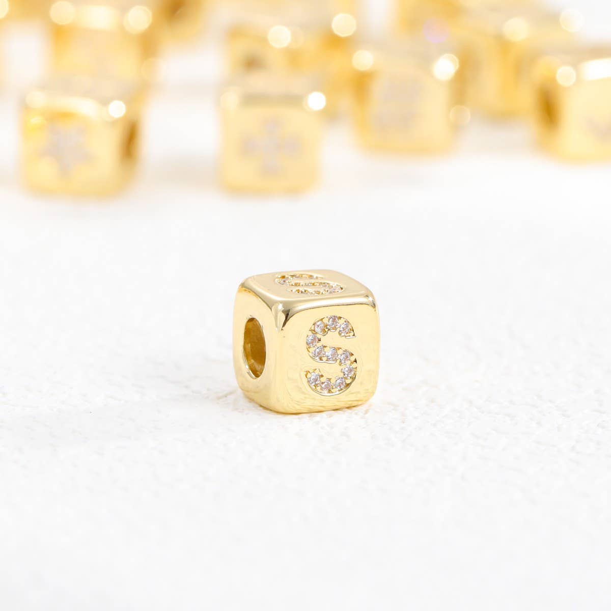 18K Gold-Plated Zirconia Dice Pendant Necklace_CWMM5876