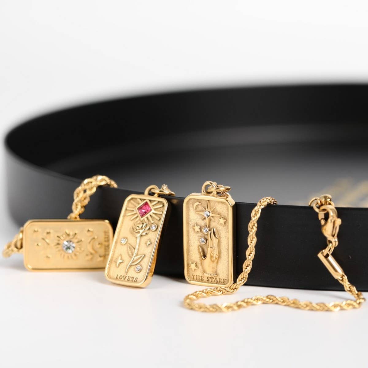 CREATIVE STAINLESS STEEL NICHE DESIGN NECKLACE