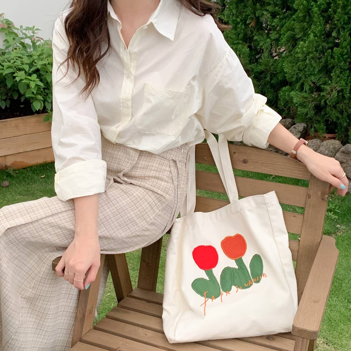 CWAB5817_EMBROIDERED TULIP CASUAL CANVAS SHOULDER BAG