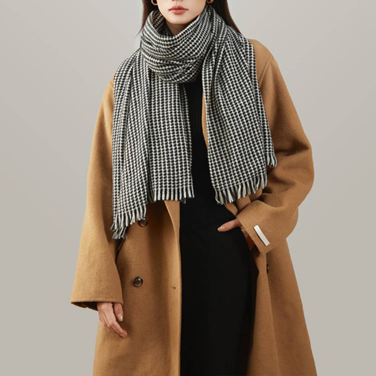 FASHIONABLE HOUNDSTOOTH TASSEL SCARF