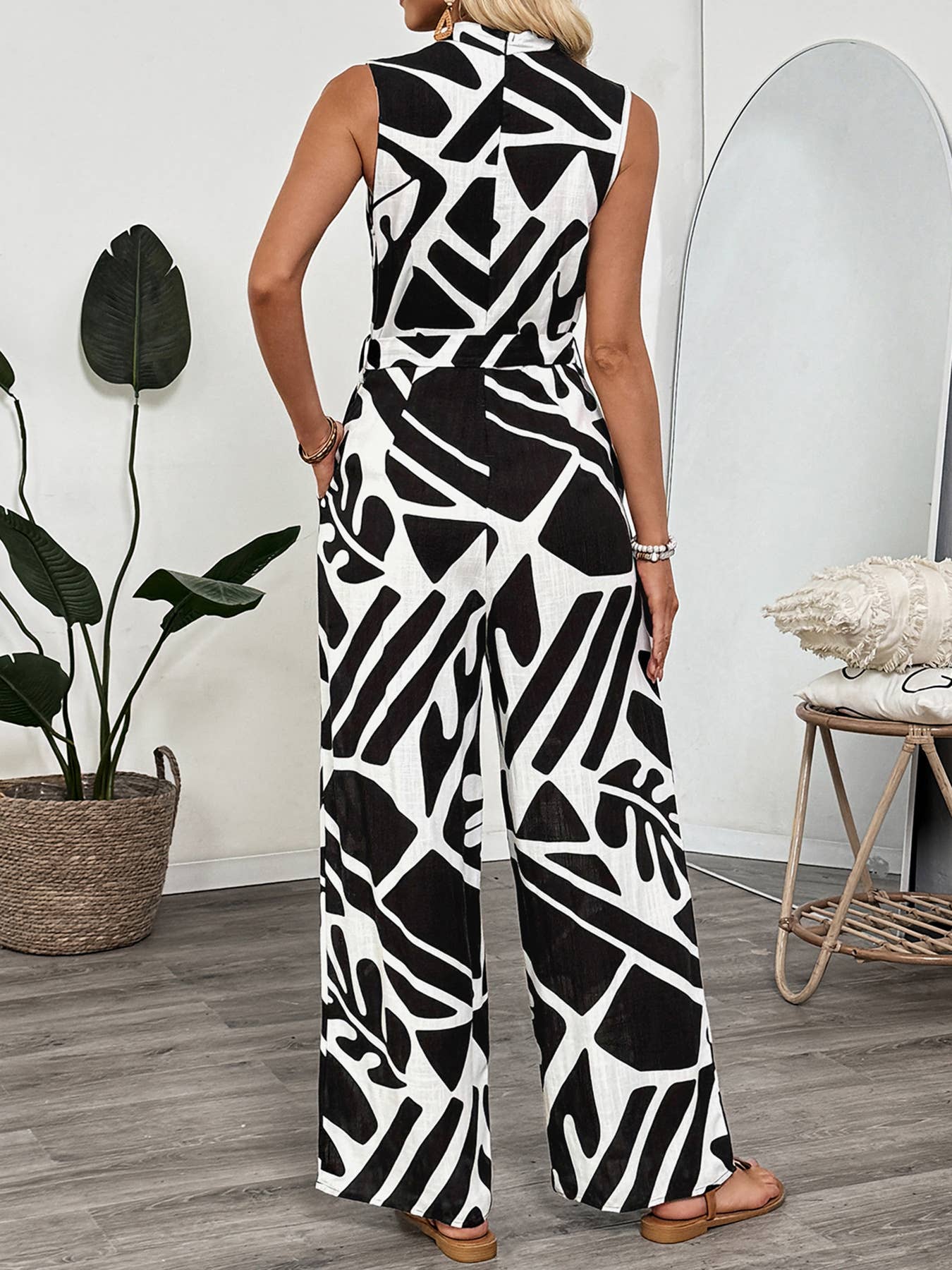 V-neck commuter sleeveless printed jumpsuit