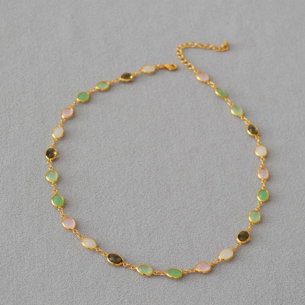 COLORED FACETED CRYSTAL GLASS NECKLACE