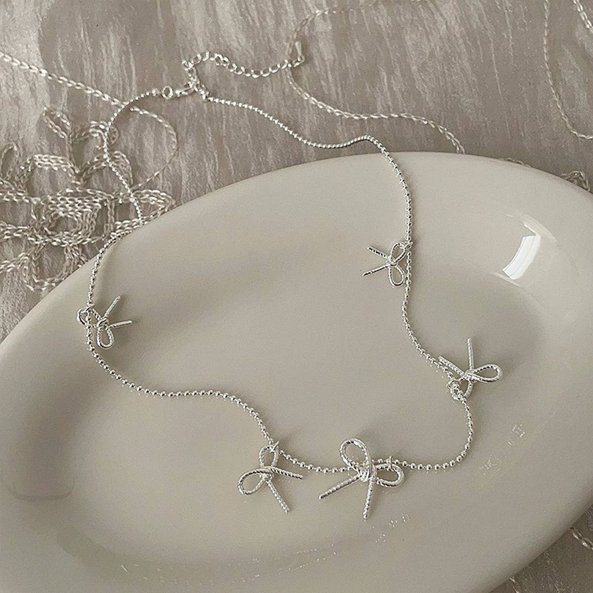 WOMEN'S TEMPERAMENT METAL BOW TASSEL NECKLACE