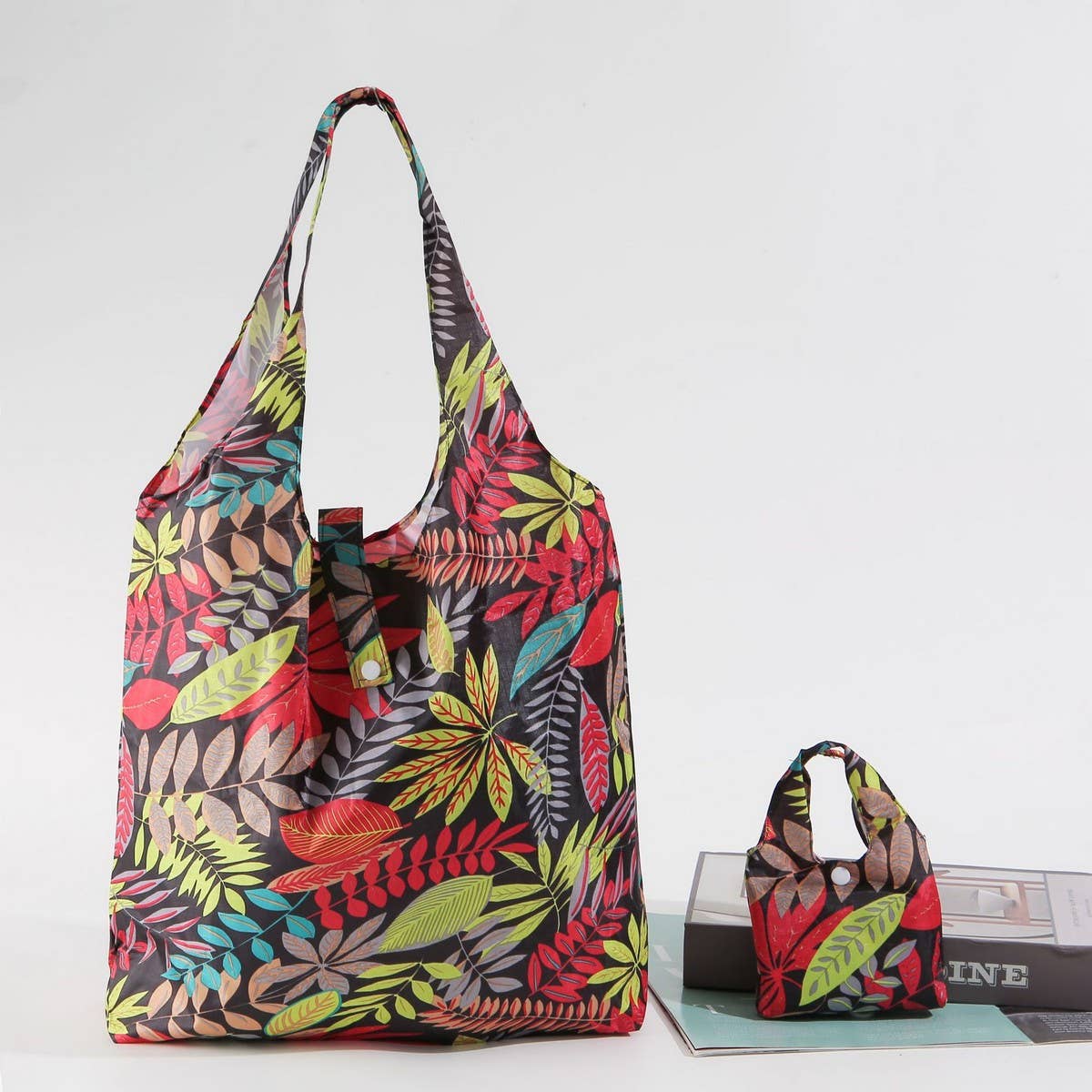 LARGE PORTABLE FOLDABLE ECO-FRIENDLY SHOPPING BAG_CWAB3460