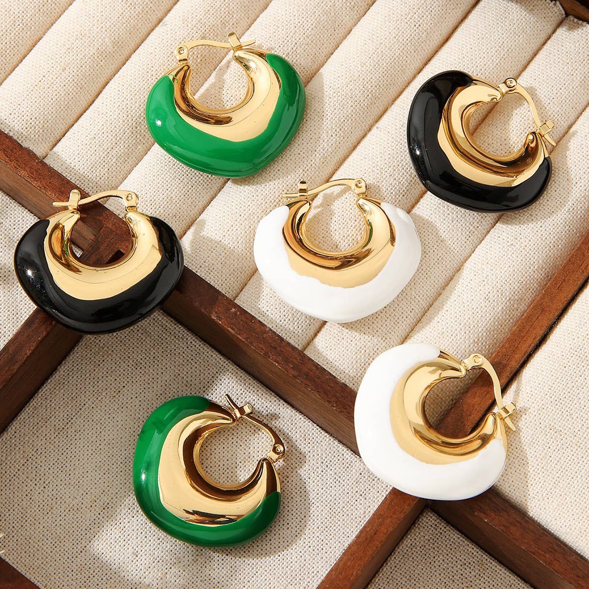 REAL GOLD ELECTROPLATED GLUE EARRINGS_CWMM3607