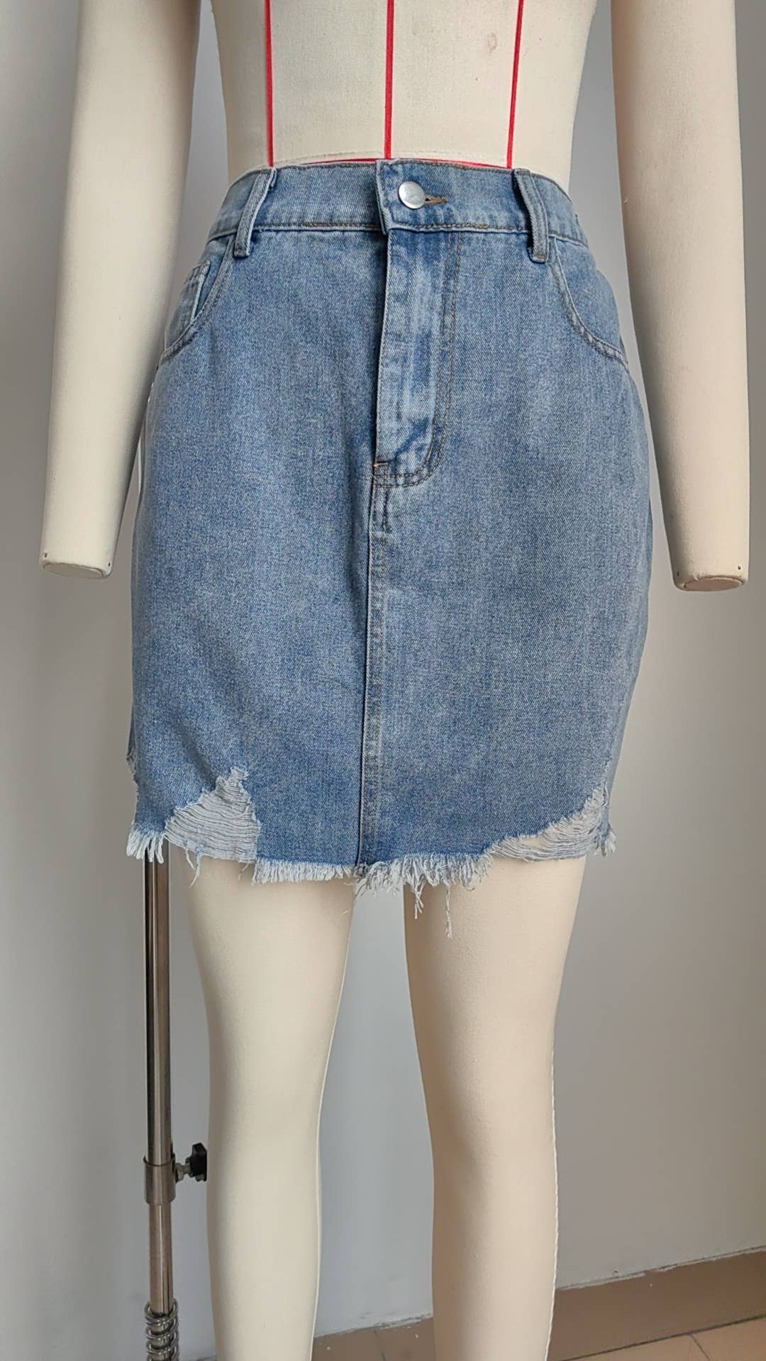 WASHED AND EDGED DENIM SKIRT