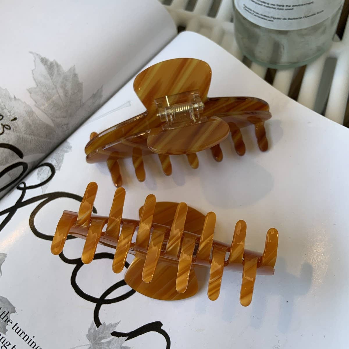 CWAHA5122_LIGHT LUXURY CARAMEL COLORFUL STRIPED HAIRPIN