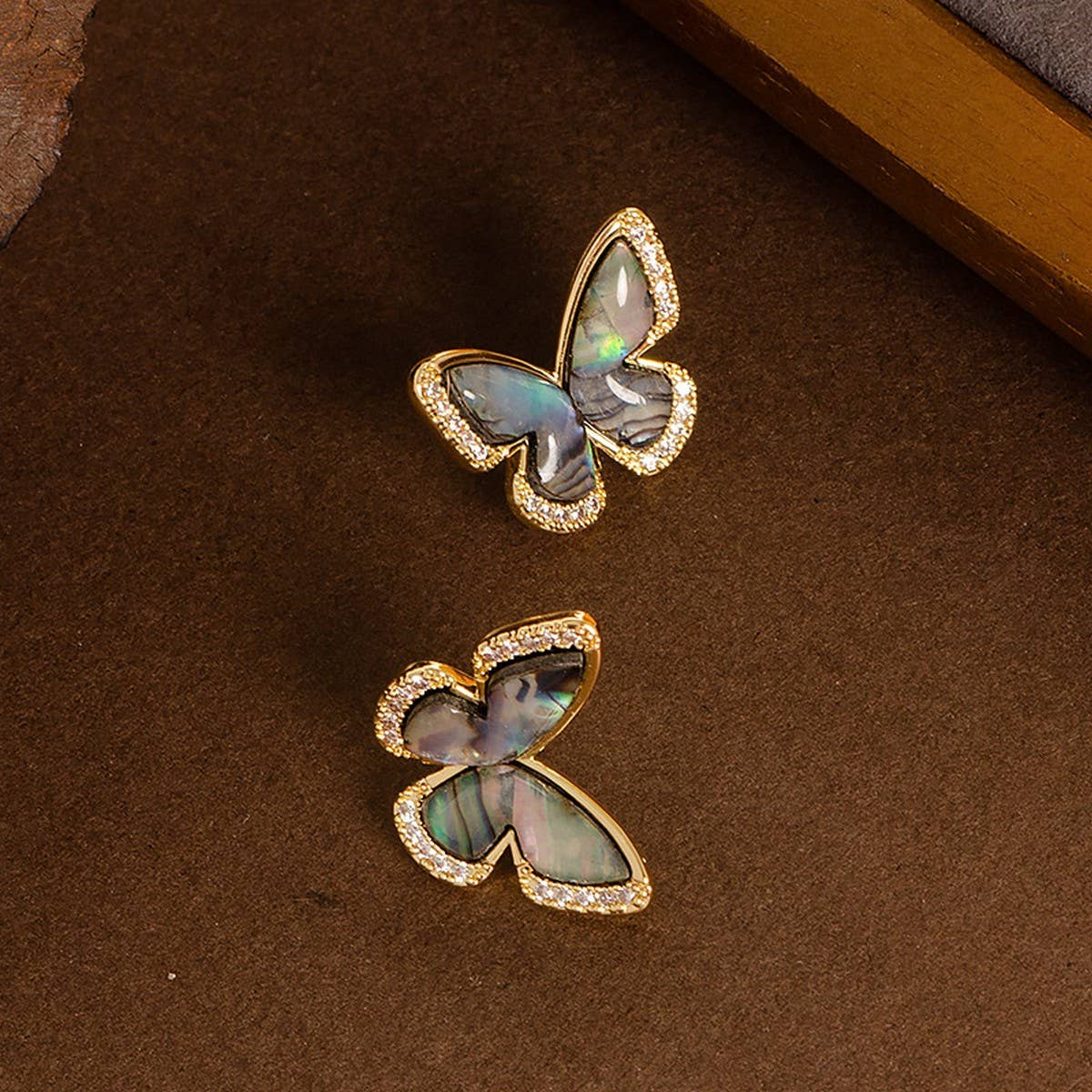 NATURAL ABALONE BUTTERFLY DIAMOND ZIRCON EARRINGS