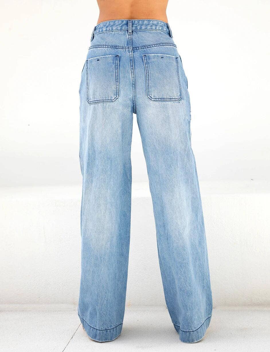 High-waisted, loose and wide-leg basic jeans