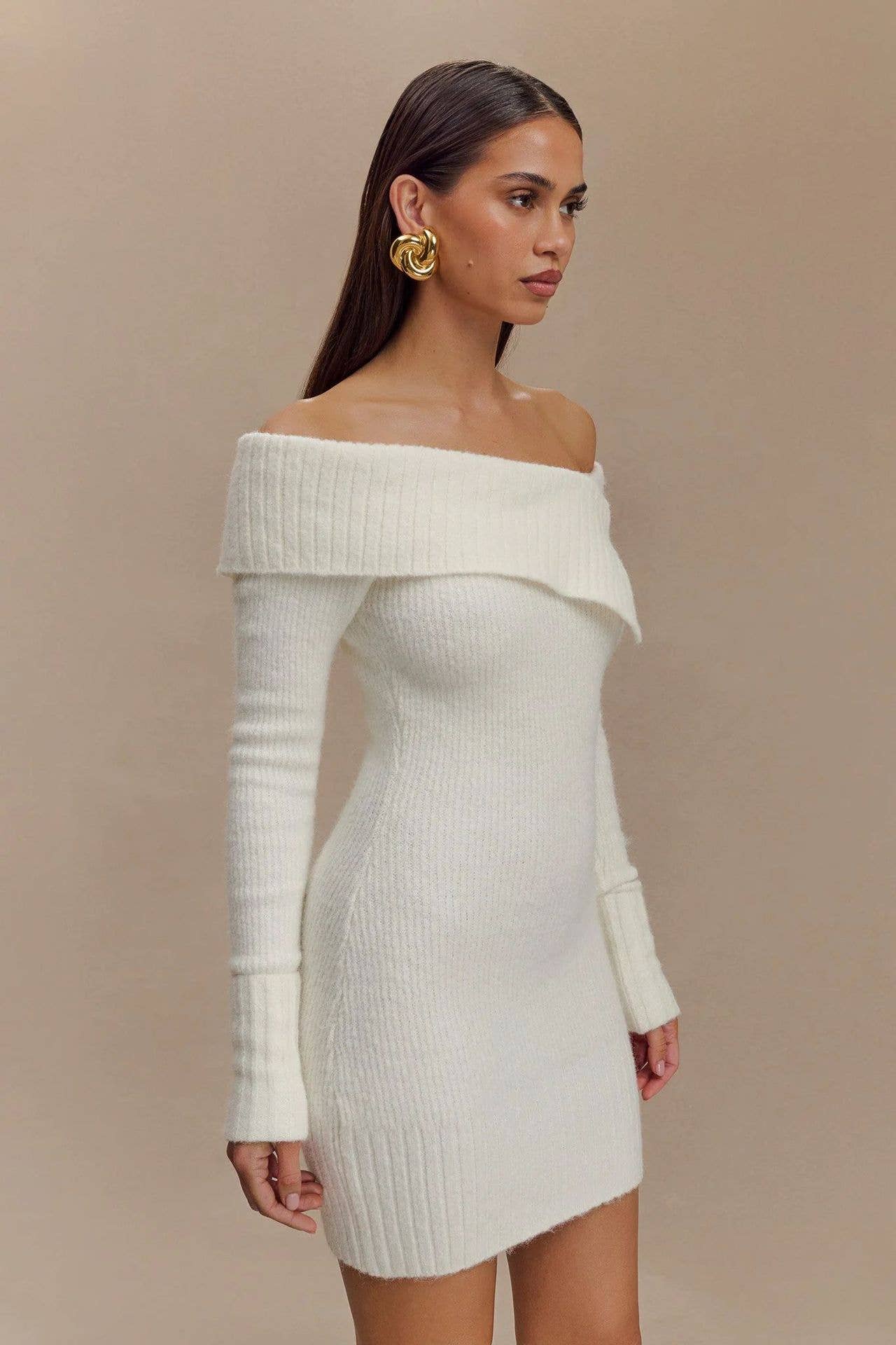 Sexy off-the-shoulder long-sleeved knitted dress