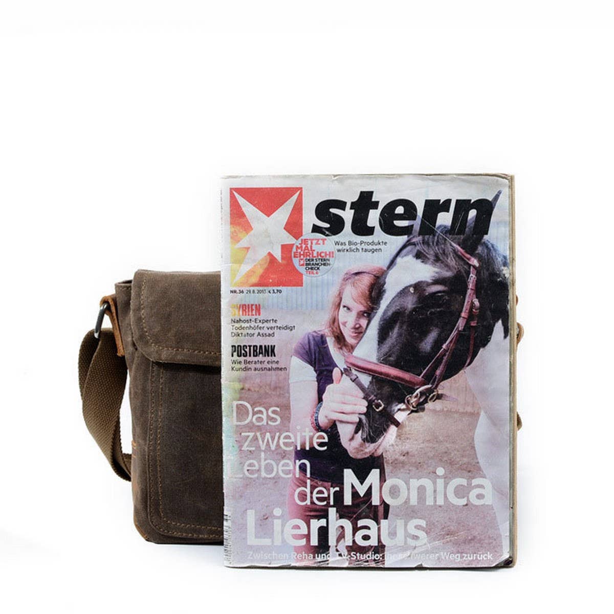 Waterproof DSLR Camera Satchel with Insert_CWAB5570