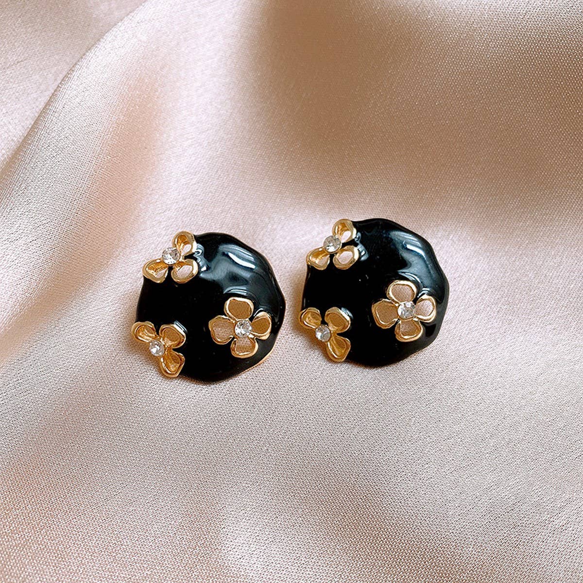 ROUND HOLLOW FLOWER FASHION EARRINGS
