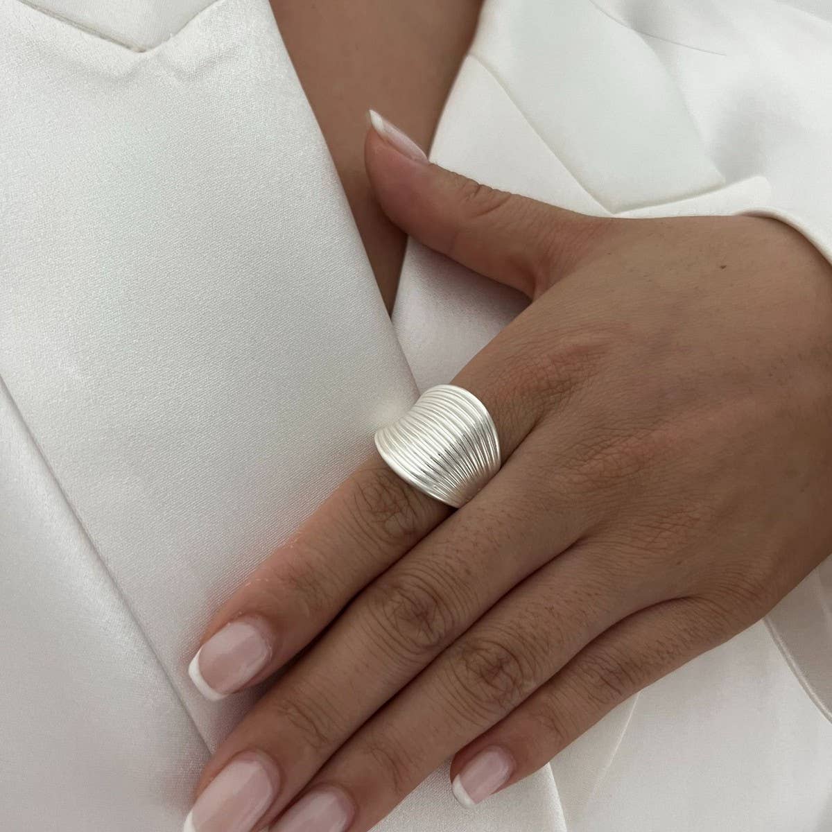 MINIMALIST ELASTIC ADJUSTMENT FLOWER ALLOY RING