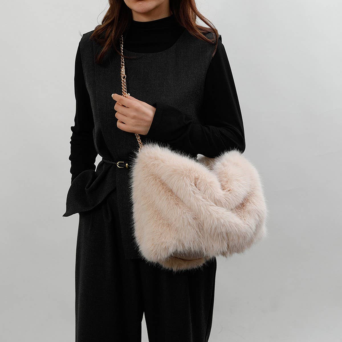 WINTER FASHION PLEATED FAUX FOX FUR PLUSH BAG_CWAB3921