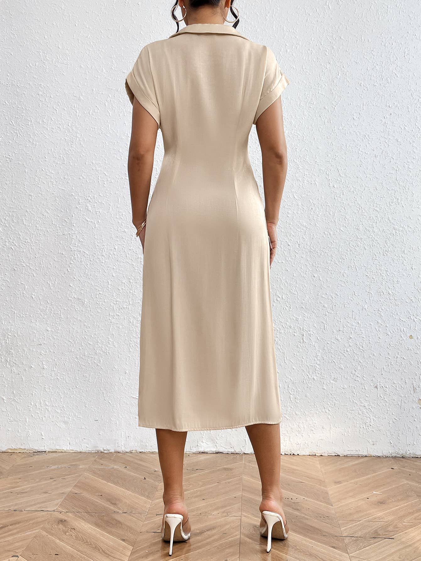 Slim polo neck v short-sleeved button-up dress