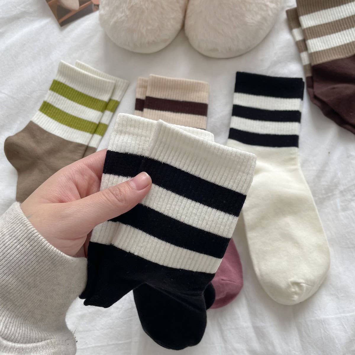 AUTUMN AND WINTER CONTRAST COLOR DOUBLE BAR SOCKS_CWMS0908