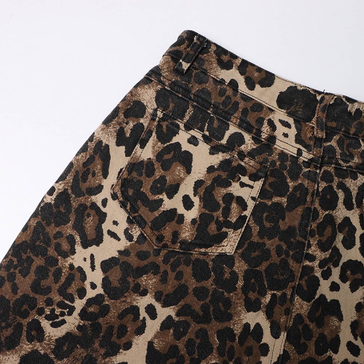 WOMENS LEOPARD PRINT DISTRESSED LOOSE FITTING JEANS