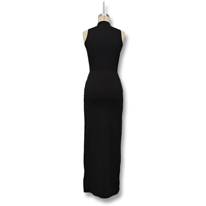 Solid-color round-neck and body-hugging dress