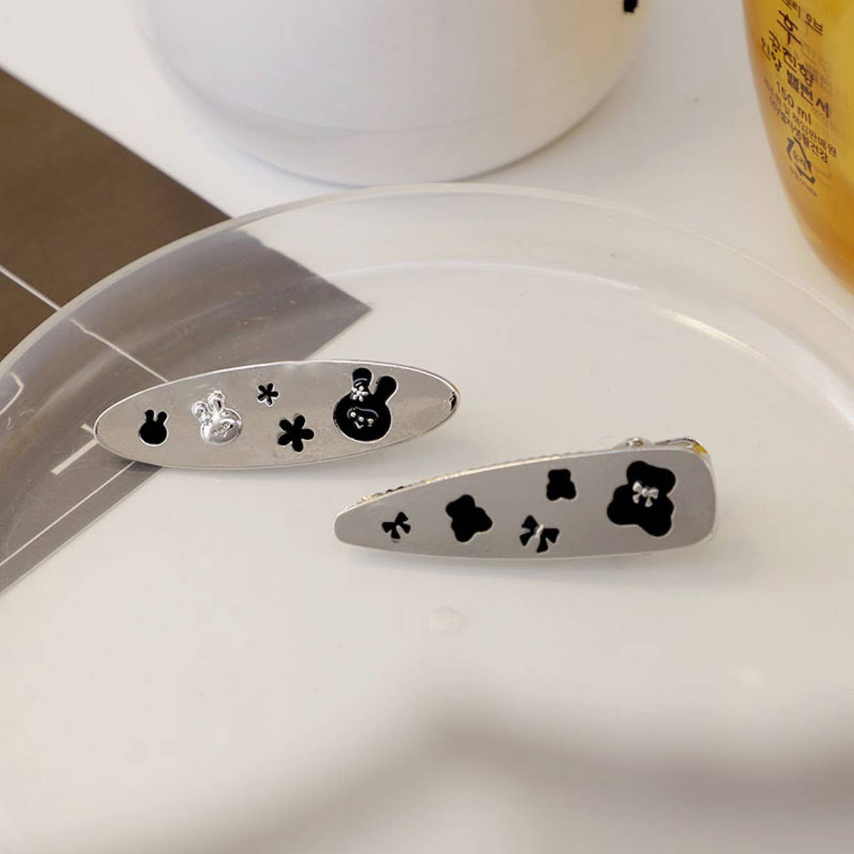 BLACK GLAZE FLOWER HEART CHECKERBOARD HAIRPIN_CWAHA4737