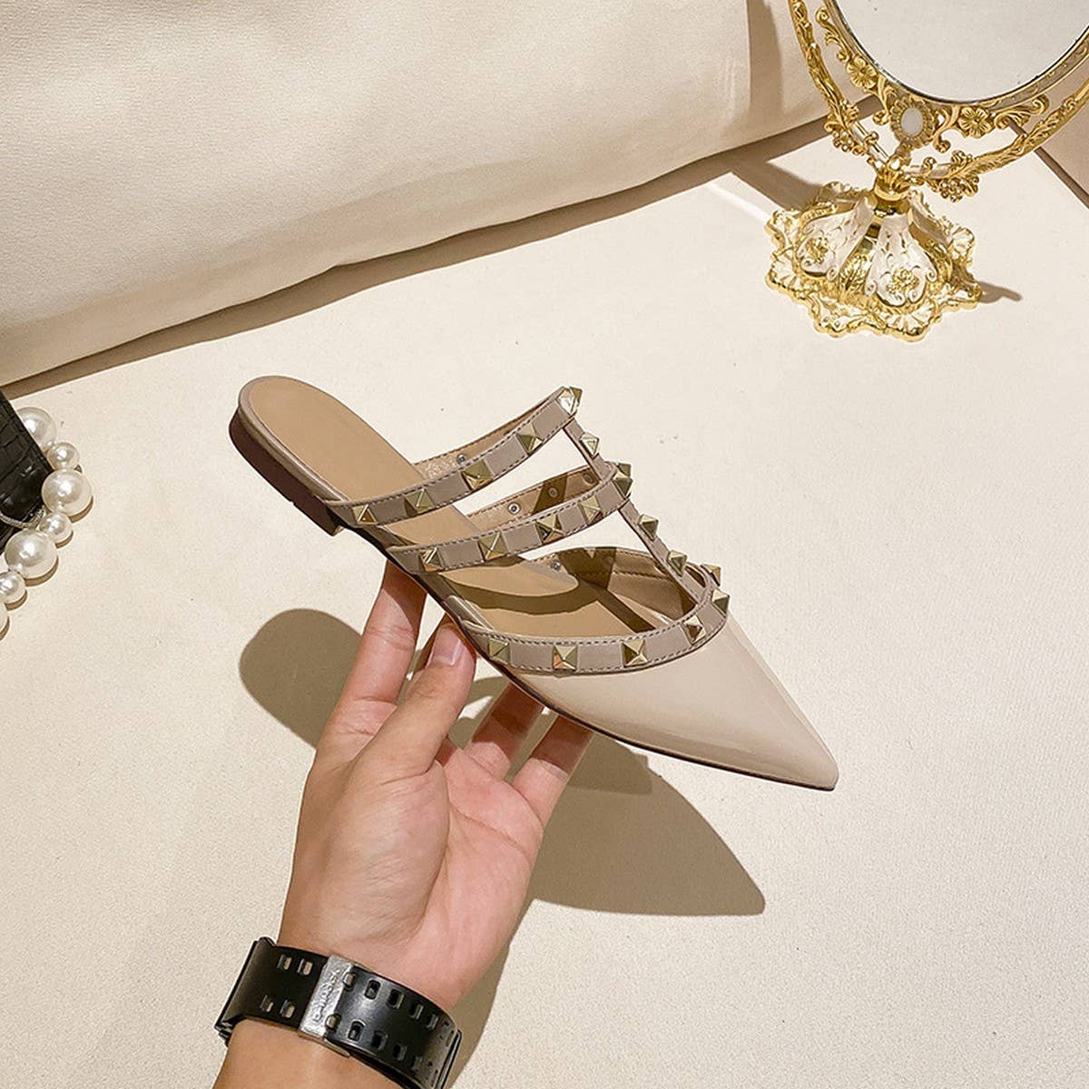 FASHIONABLE POINTED FLAT SOLE SANDALS