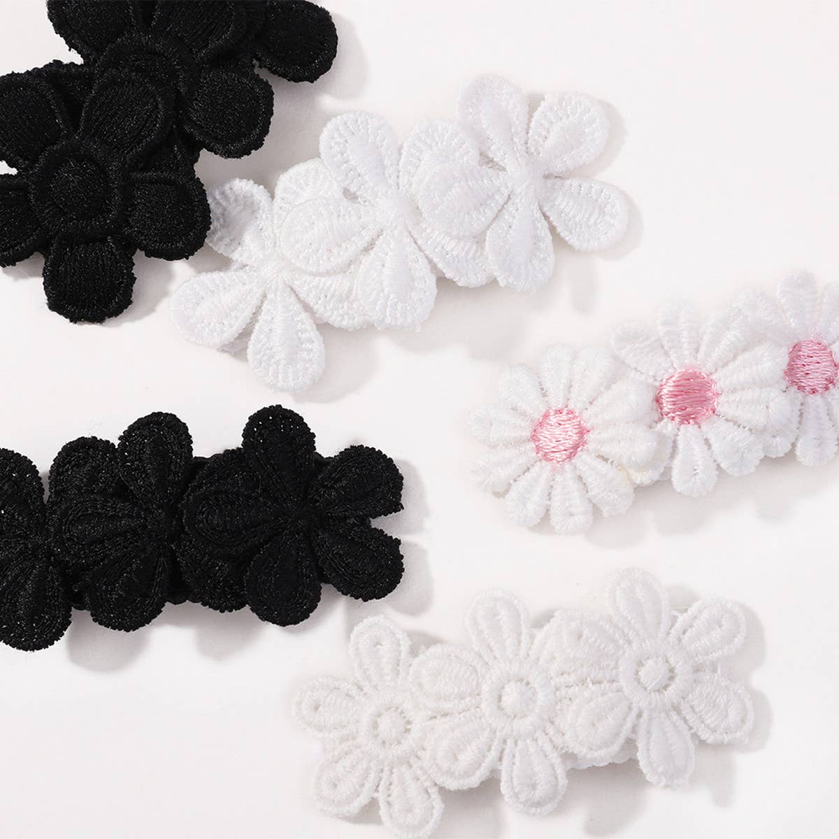 CHILDREN'S PETAL FLOWER BLACK AND WHITE HAIRPIN