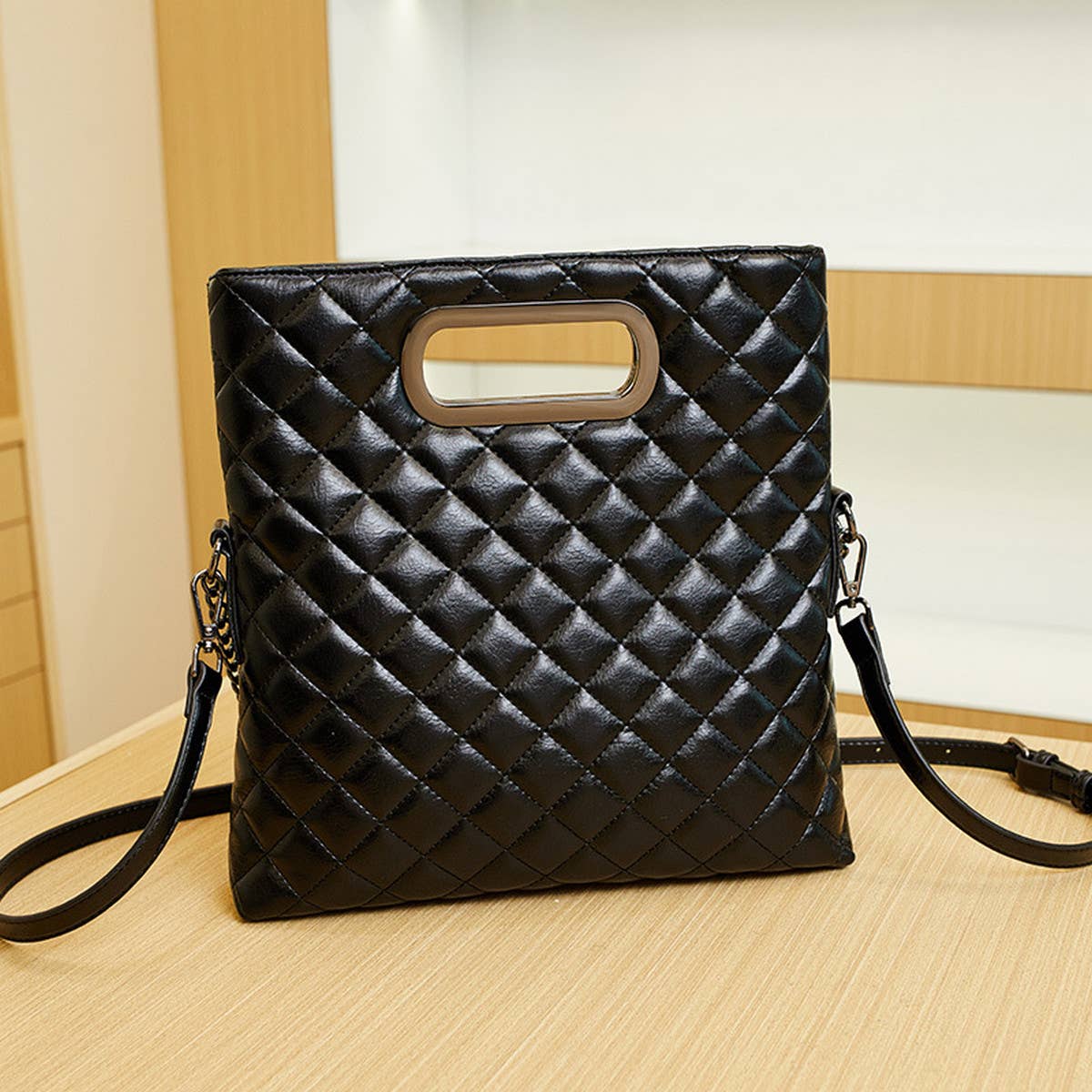 CLASSIC DIAMOND FOLDING SQUARE BUCKLE SHOULDER BAG_CWAB2954
