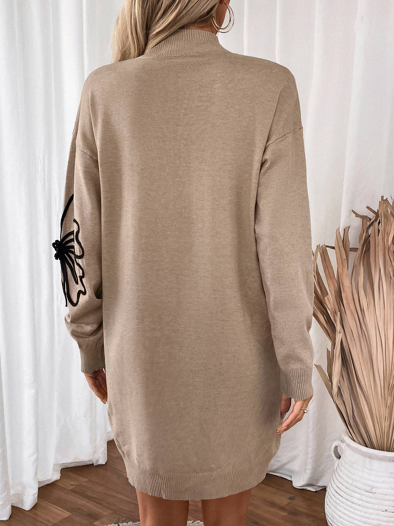 MID-NECK FLOWERED MID-LENGTH SWEATER DRESS
