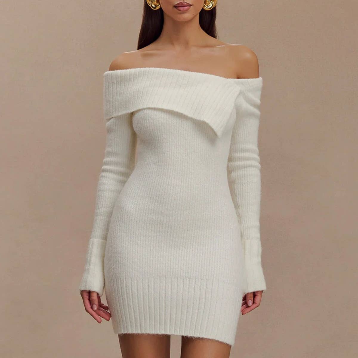 LONG-SLEEVED LINE-NECK KNIT TIGHT SHORT DRESS
