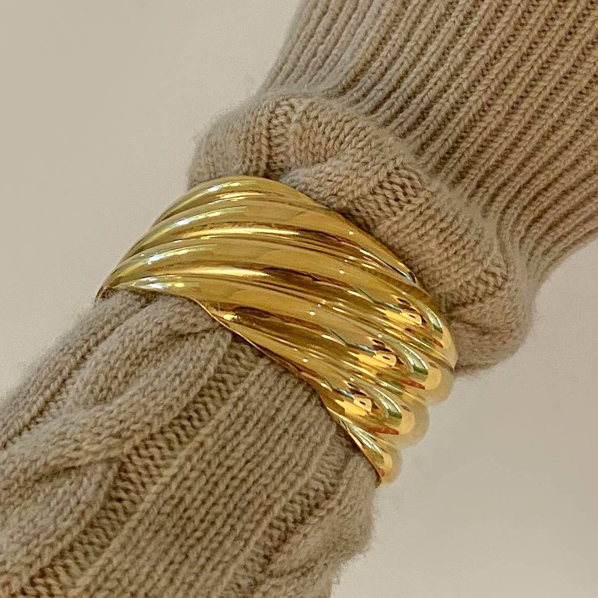 Retro Wave Design 18K Gold Steel Open Bangle