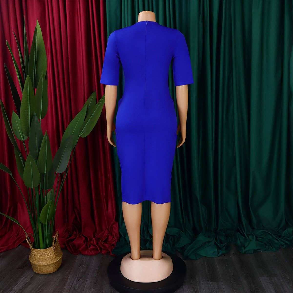 V-NECK SOLID COLOR HIP-HUGGING ELEGANT DRESS