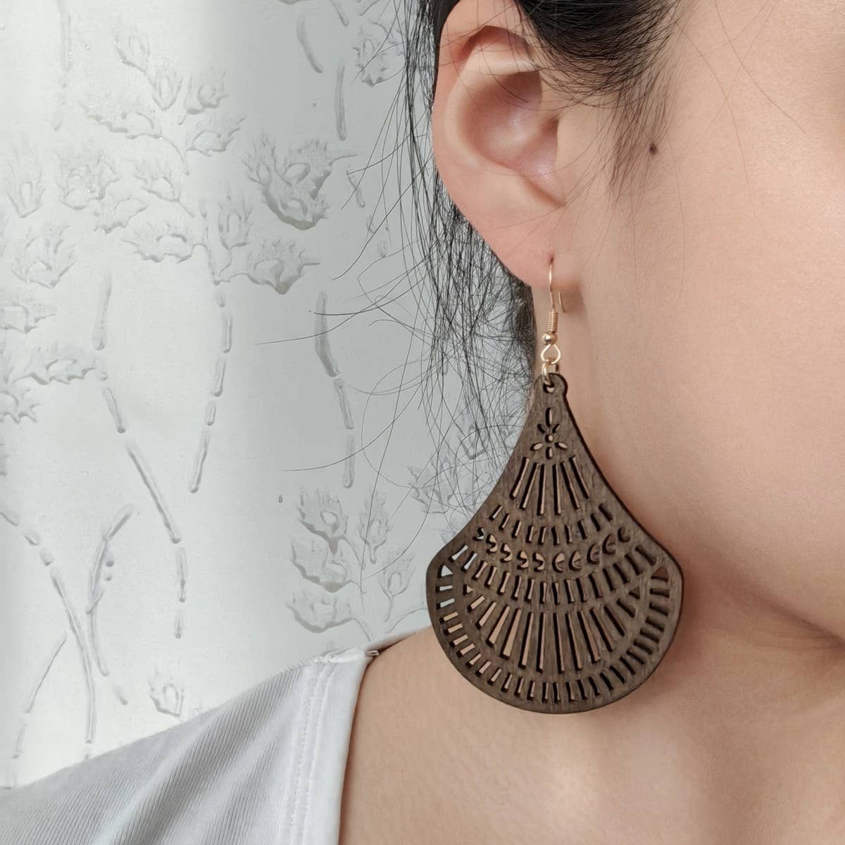 SIMPLE AND FASHIONABLE HOLLOW WATER DROP EARRINGS