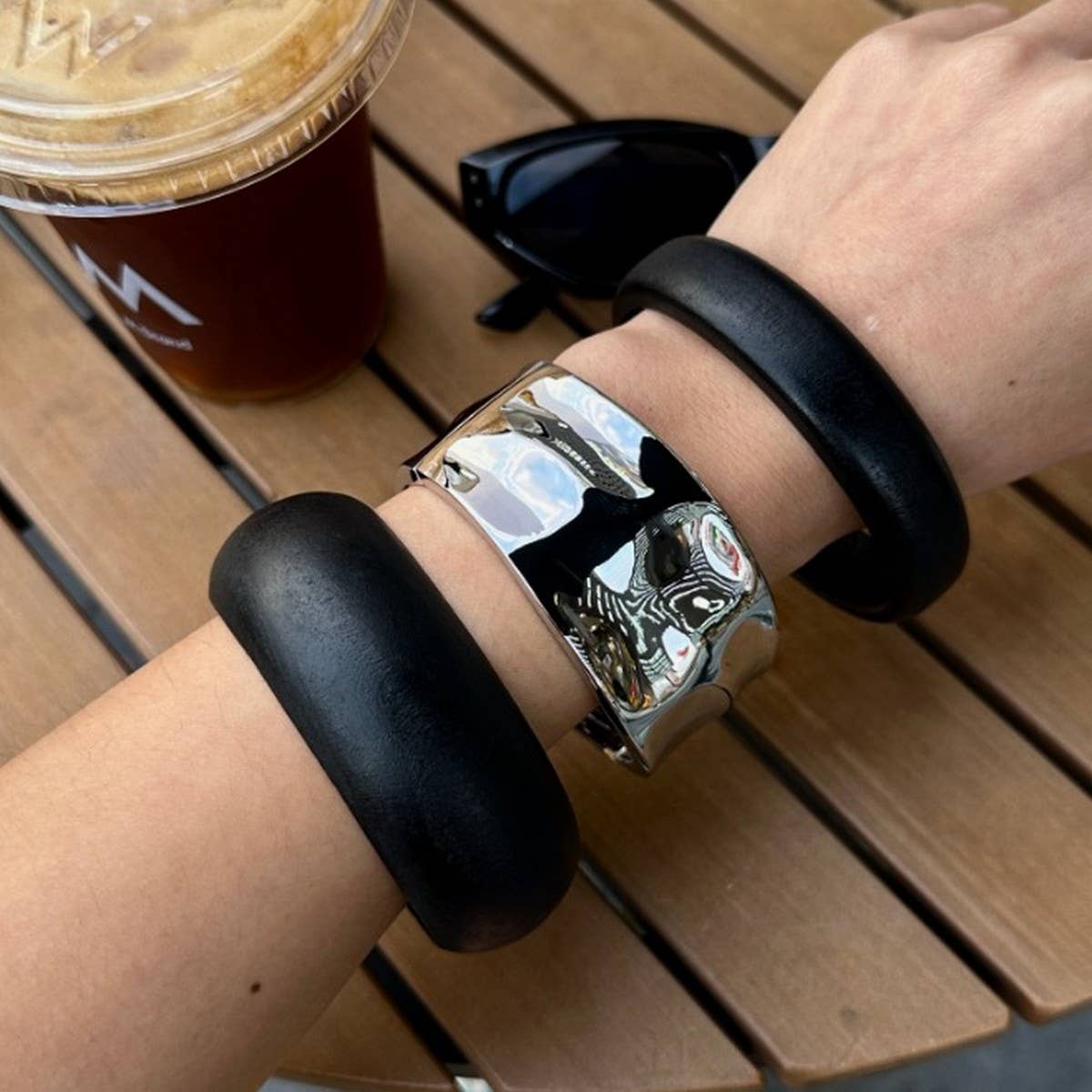 NEW METAL GEOMETRIC SMOOTH SPRING BRACELET