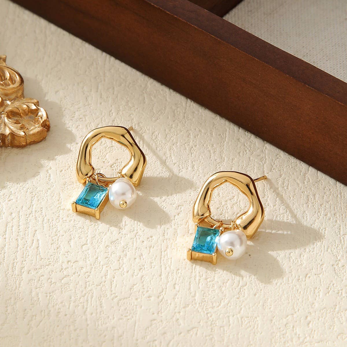 HIGHLIGHT BEAD SQUARE COLORED ZIRCONIA EARRINGS